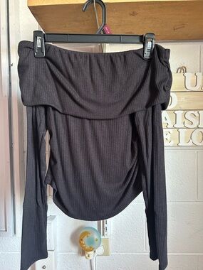 Off-Shoulder Ribbed Crop Top - Black